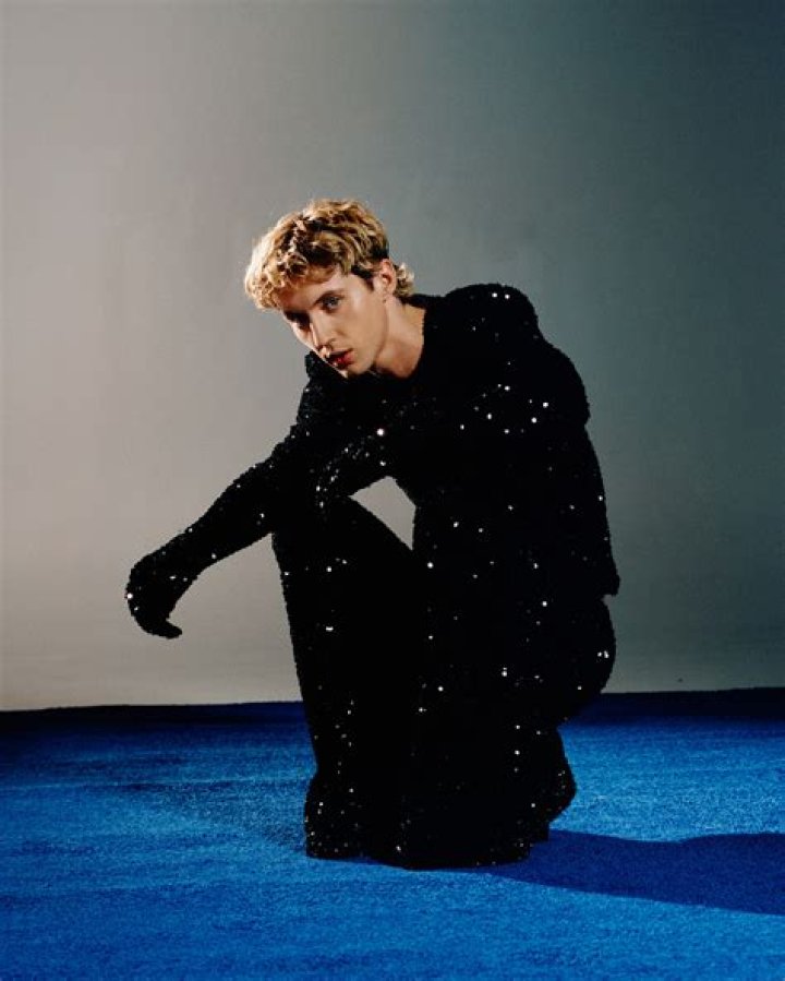 Troye Sivan Troye sivan photoshoot, Singer, Troye sivan songs