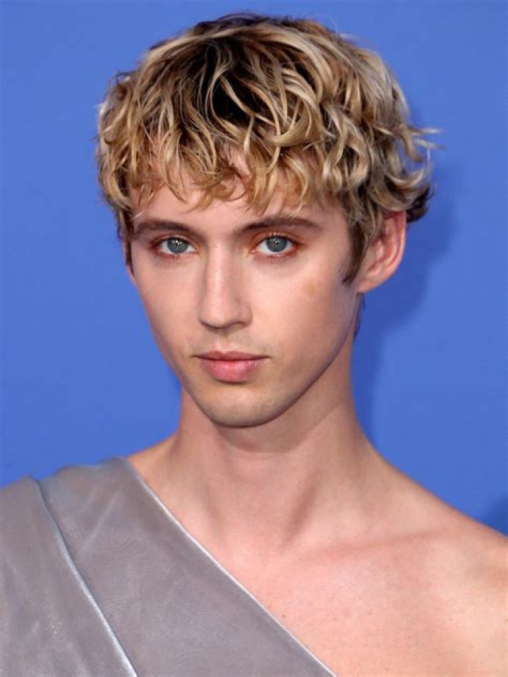 Unveiling The Secrets: Troye Sivan's Height And Its Significance