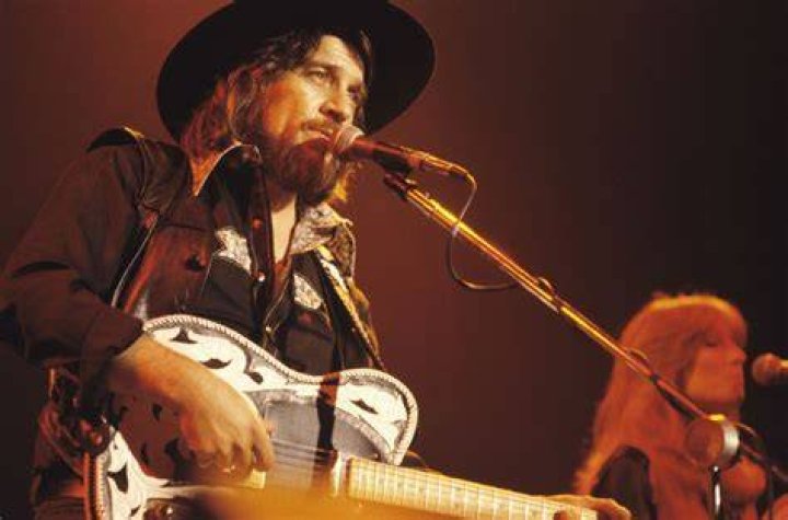 Waylon Jennings Singing &ldquo;Waymore&rsquo;s Blues&rdquo; Alongside His Wife Jessi
