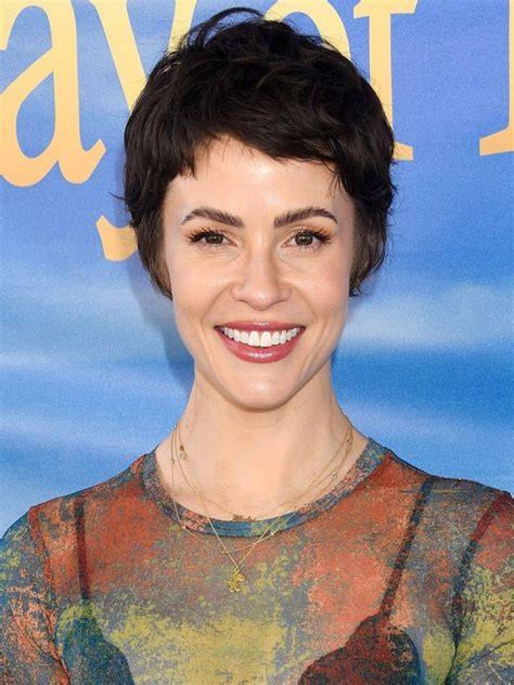 Where is Linsey Godfrey now? Married? Husband, Net Worth