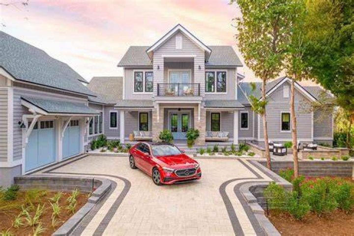 Who Is HGTV's Jenn Todryk? 9 Things to Know About "The Rambling Redhead"