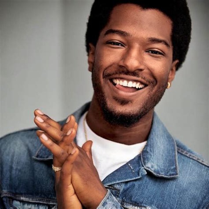 Willie Jones Rips Into Cameron Dallas He Should Be ASHAMED! Superfame