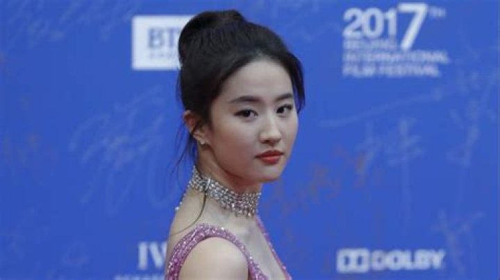 Yifei Liu Biography, Height & Life Story Super Stars Bio