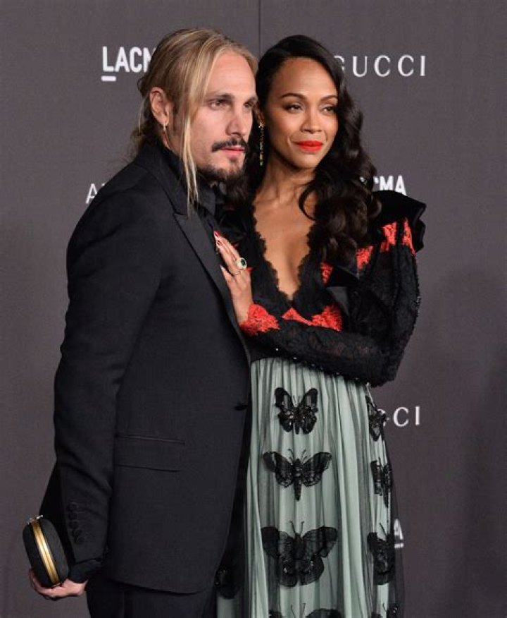 Zoe Saldana shows off her bump as she shops with her sister Mariel
